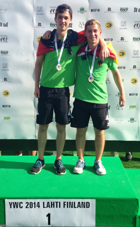 Auf dem Treppchen mit der 1 fühlen sich Sebastian Piekorz (r.) und Manuel Szablikowski gut aufgehoben.