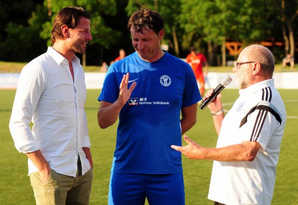 Spaßgesellschaft III: Roman Weidenfeller und Pete Krawietz im Interview mit Stadionsprecher Walter Sans.