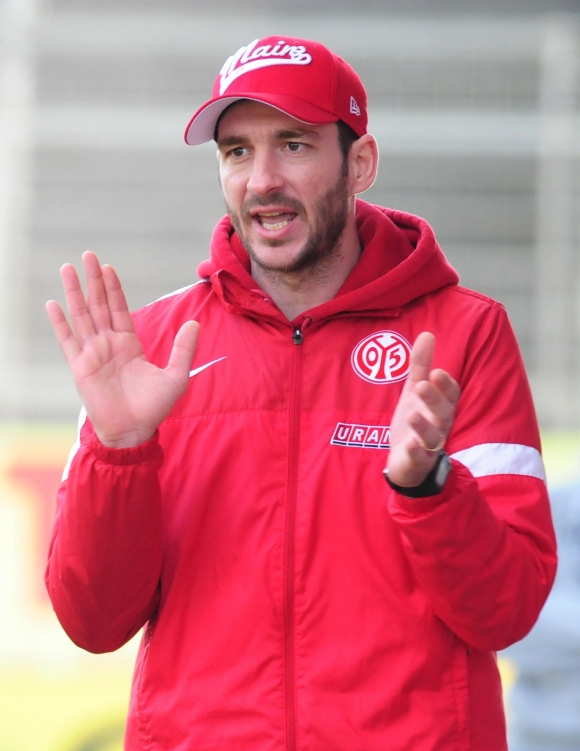 Trainer Sandro Schwarz feuerte seine Mannschaft an...