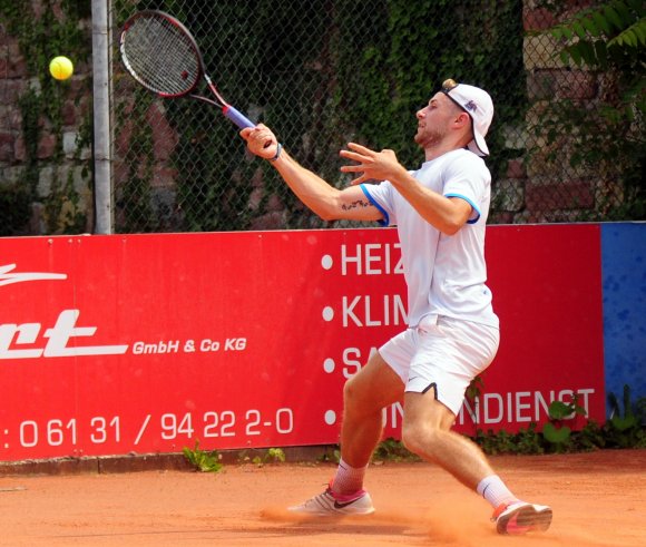 Nach fast perfektem ersten Satz wurde Kai Lemke zu passiv, gab den zweiten klar ab. Im Matchtiebreak behielt...