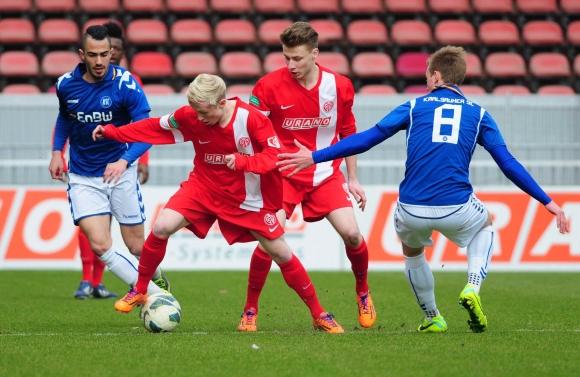 ... mit Erfolg. Die 05-A-Junioren erkämpften sich diesen Sieg gegen den KSC.