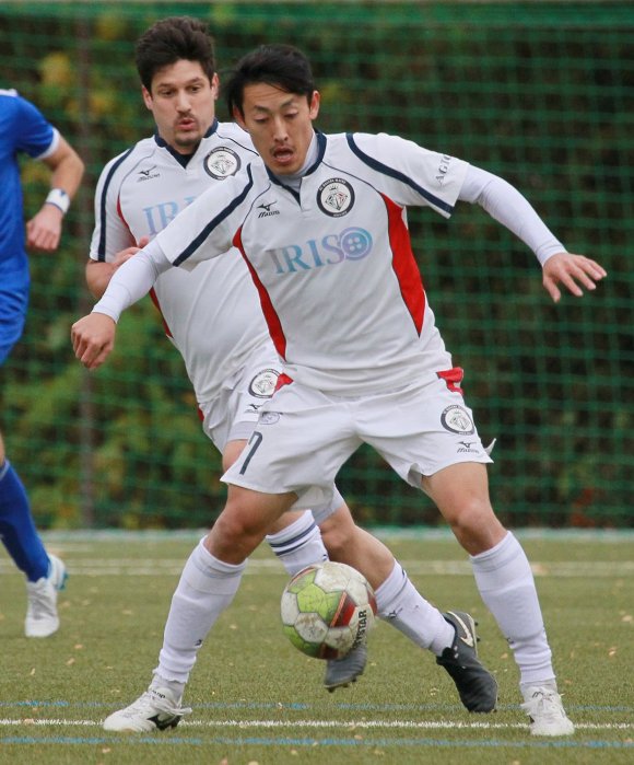 Wechsel in der Nebenfunktion: Bei Verbandsligaaufsteiger FC Basara Mainz übernimmt Spielmacher Yuya Okuda die Kotrainerrolle von Fabio Di Dio Parlapoco (hinten).