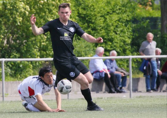 Calvin Faßnacht übernimmt beim VfB Bodenheim von Marco Bergmann die Kapitänsbinde. Auch ein Ausdruck des Dankes dafür, dass das Eigengewächs trotz anderer Möglichkeiten dem Verein immer treu geblieben ist.