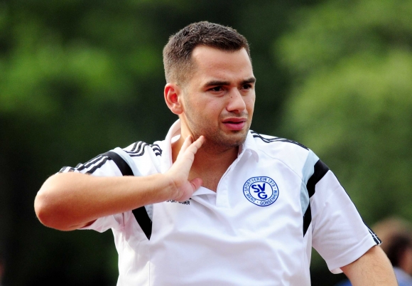 Sorgenvolle Miene auch bei SVG-Betreuer Zeki Erarslan: Rechtsverteidiger Kevin Gsimbsl fällt wegen eines Kreuzbandrisses lange aus, und auch Maximilian Kimnach hat sich am Knie verletzt.