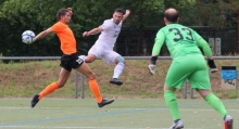 Ibrahim Yilmaz (MItte) wartet nach zwei Spieltagen noch auf seinen ersten Saisontreffer, wie der SV Gonsenheim auf den ersten Sieg. Ein Zusammenhang ist nicht abzustreiten.
