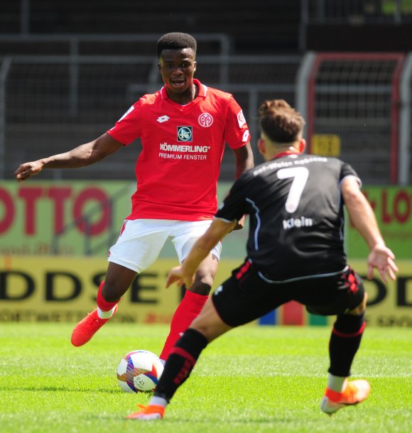 Die Defensivarbeiter der Mainzer U23  (im Bild der Sechser Michael Akoto) hatten die gegnerischen Offensive bis auf wenige Szenen gut im Griff, Akoto war als Vorlagengeber für Ahmet Gürleyen auch am einzigen Treffer beteiligt.