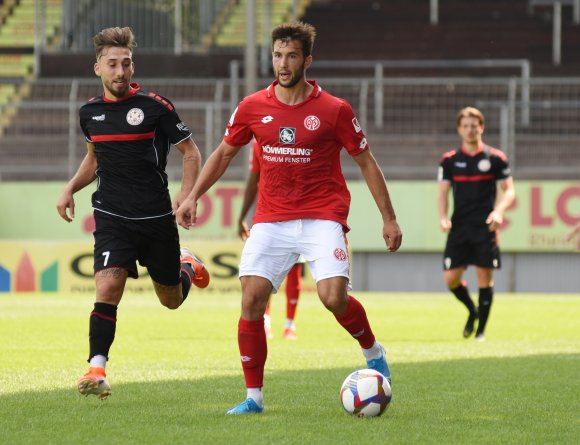 Sperre reduziert: U-23-Verteidiger Marin Sverko  (r.) muss nur noch zweimal aussetzen.