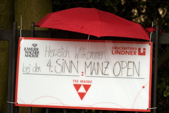 Für einige Akteure wurden „Mainz Open“ zu den „Mainz Closed“ – sie wichen am Samstag in die Ingelheimer Tennishalle aus.