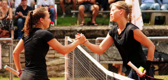 Trugen zum attraktiven Damenturnier bei: Lea Gasparovic (l.) gewann das Finale gegen Natalie Pröse.