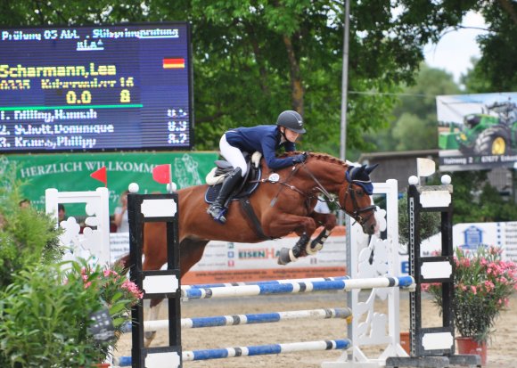 Umstieg aufs Großpferd geglückt: Lea Scharmann vom RV Marienhof Selztal gewann das A*-Stilspringen.