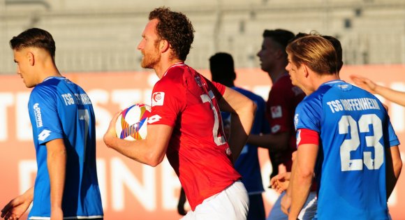 Winterzugang Dominic Peitz (M.) erzielte im Frühjahr beim 2:2 gegen die TSG Hoffenheim sein erstes Tor für die 05er.