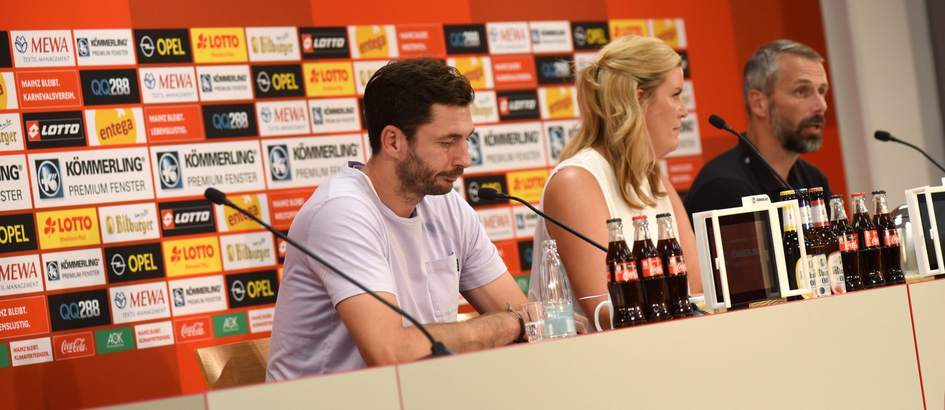 ...und war bei der Pressekonferenz nach dem Spiel etwas besser gelaunt als sein Kumpel Sandro Schwarz.