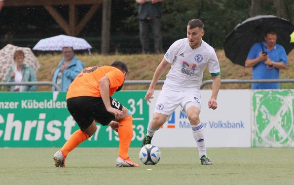 Für Damir Bektasevic (r.) und den SV Gonsenheim soll am Freitagabend der dritte Saisonsieg her.