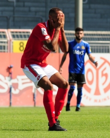 Nicht resignieren, sondern bis zum Schluss um ein besseres Ergebnis kämpfen sollen Cyrill Akono und die U23.