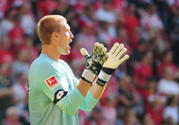 Den Applaus hatte er selbst verdient: Robin Zentner hielt die 05er in der zweiten Halbzeit gegen Hertha im Spiel.