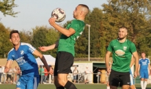 Lukas Harden (M.) besaß die größte Chance der TuS Marienborn...