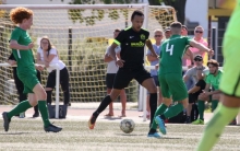 Leon Bernhöft (M.) wurde nach der Pause zur zentralen Figur des FSV Oppenheim. Er bereitete den Anschlusstreffer vor (Julian Dieter, r., lenkte den Ball ins eigene Tor) und erzielte den Ausgleich selbst.