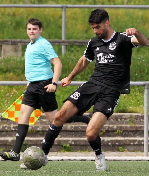 Ramtin Abdollahsagha brachte den neuen Tabellenführer Fontana Finthen mit dem Ausgleich zum 3:3 gegen den FSV Oppenheim wieder in die Spur.