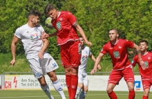 Im eigenen Stadion dürfen Abou Khaled Daya und der SV Gonsenheim gegen den FCK aus Sicherheitsgründen und wegen des erwarteten Fanaufkommens nicht spielen. Der Umzug an den Bruchweg ist für die Mannschaft ein Highlight, für die Verantwortlichen aber auch mit Stress und für den Verein mit hohen Kosten verbunden.