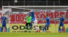Die Gonsenheimer Abwehrkette war auf der linken Seite mit Nico Siegert (r.) als Außen- und Alexander Rimoldi (2.v.r.) als Innenverteidiger (2.v.r.) besetzt wie noch nie.