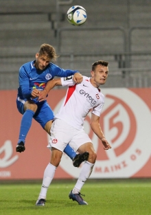 Luigi Canizzo (l.), hier im Pokalspiel gegen den FCK, brachte die Gonsenheimer in Fußgönheim in Führung.