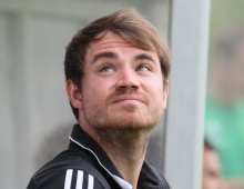Der Niersteiner Trainer Nico Augustin muss nicht nach oben schauen. Über seinem VfR steht derzeit kein anderer Bezirksligist.
