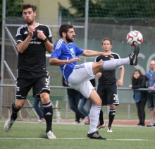 Can Özer (r.) vergab in der 65. Minute die Chance, den TSV Schott in Führung zu bringen. Das war hingegen Sebastian Lück (l.) für die Gäste aus Saarbrücken bereits in der siebten Minute gelungen.