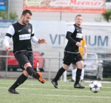 Roberto Todaro (l.) hatte den Siegtreffer gegen den FC Speyer auf dem Fuß, doch den Strafstoß setzte er an die Latte. 