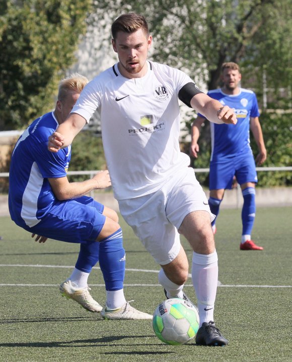 Gleich dreifach traf Calvin Faßnacht für den VfB in Kandel und war damit wieder einmal ein vorbildlicher Kapitän.