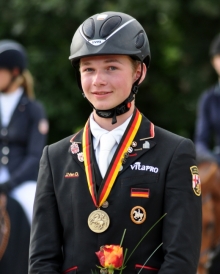 Starker Auftritt: Ponydressurreiter Raphael Netz wurde bei der Jugend-DM mit Bronze dekoriert.
