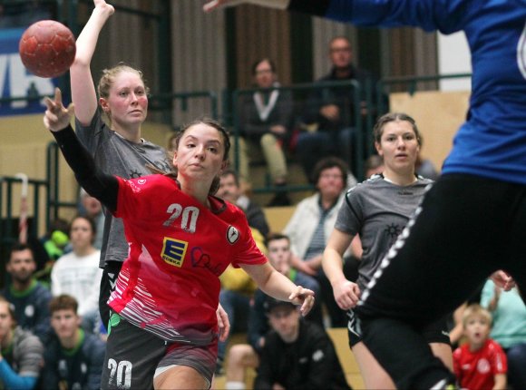 So ernst kann Handball sein: Lara Sagner kam mit ihrer konzentrierten Art gegen den SV 64 auf vier Tore aus dem Feld.