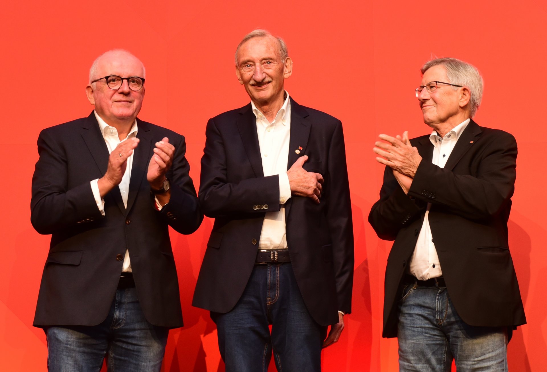Für Peter Arens, eingerahmt von Aufsichtsratchef Detlev Höhne (l.) und seinem einstigen Ko-Vizepräsidenten Jürgen Doetz, war und ist der FSV Mainz 05 eine Herzensangelegenheit.