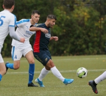 Mal was vorne anbringen: Weder Yuya Okuda noch Samir Ouachchen (Mitte) gelang es gegen Jahn Zeiskam, die erhofften verwertbaren Vorlagen in die Spitze zu spielen.