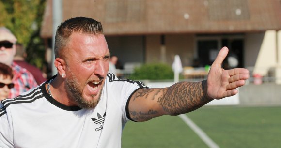 Ist mit dem TSV Ebersheim wieder auf den zweiten Rang gerückt: Trainer Tobias Rieger.