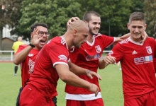 Kai Hofem (v.l.) trug mit einem Hattrick binnen fünf Minuten dazu bei, den Sieg des FSV Nieder-Olm deutlich ausfallen zu lassen.