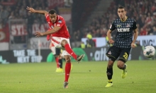 Wenn 05-Trainer Sandro Schwarz davon spricht, seine Mannschaft solle am Samstag das „Köln-Gesicht“ zeigen, meint er nicht das des FC-Spielers Skhiri Ellyes (r.), sondern das von Robin Quaison (hier bei seinem Schuss zum 2:1).
