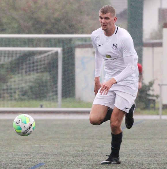 Roman Meyenburg musste in Offenbach gegen seine Empfehlung auf die rechte Außenverteidigerposition wechseln. Das hinderte ihn aber nicht daran, den 2:2-Ausgleichstreffer zu erzielen.