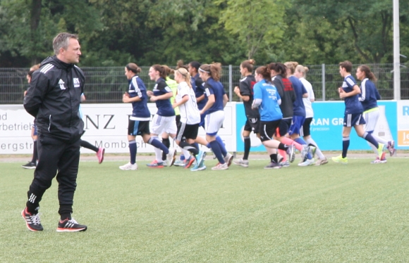 Trainer Mischa Lautenschläger will mit den Regionalligafrauen des TSV Schott im DFB-Pokal weit kommen. Allerdings fehlen ihm im ersten Pflichtspiel der Saison, der Erstrundenbegegnung  mit Zweitligist VfL Sindelfingen als Gast an der Karlsbader Straße, aus den verschiedensten Gründen eine ganze Reihe Spielerinnen.