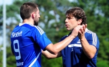 Bis zur Winterpause müsse sich die Mannschaft noch etwas steigern, sagt Schott-Trainer Ali Kayhan Cakic (hier mit Angreifer Can Özer), in der Rückrunde werde das Team dann eine deutlich bessere Rolle spielen.