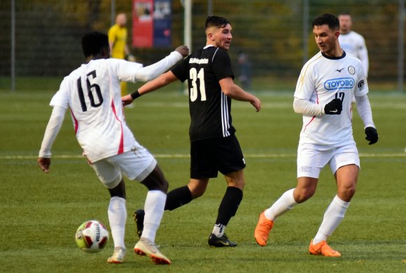 Cheikh Bamba Diaw (l.) bereitete das 1:0 vor, Ali Sengül (r.) erzielte es.