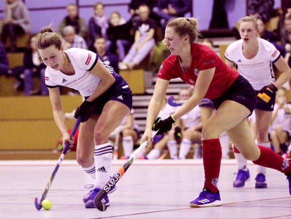 Das war mal ein Spieleinstieg: Erster Angriff, erstes Solo von Michelle May, so brachte die Mittelfeldspielerin den TSV Schott in der 1. Minute in Führung. Hier legt sie zum 7:0 ihren zweiten Treffer nach.