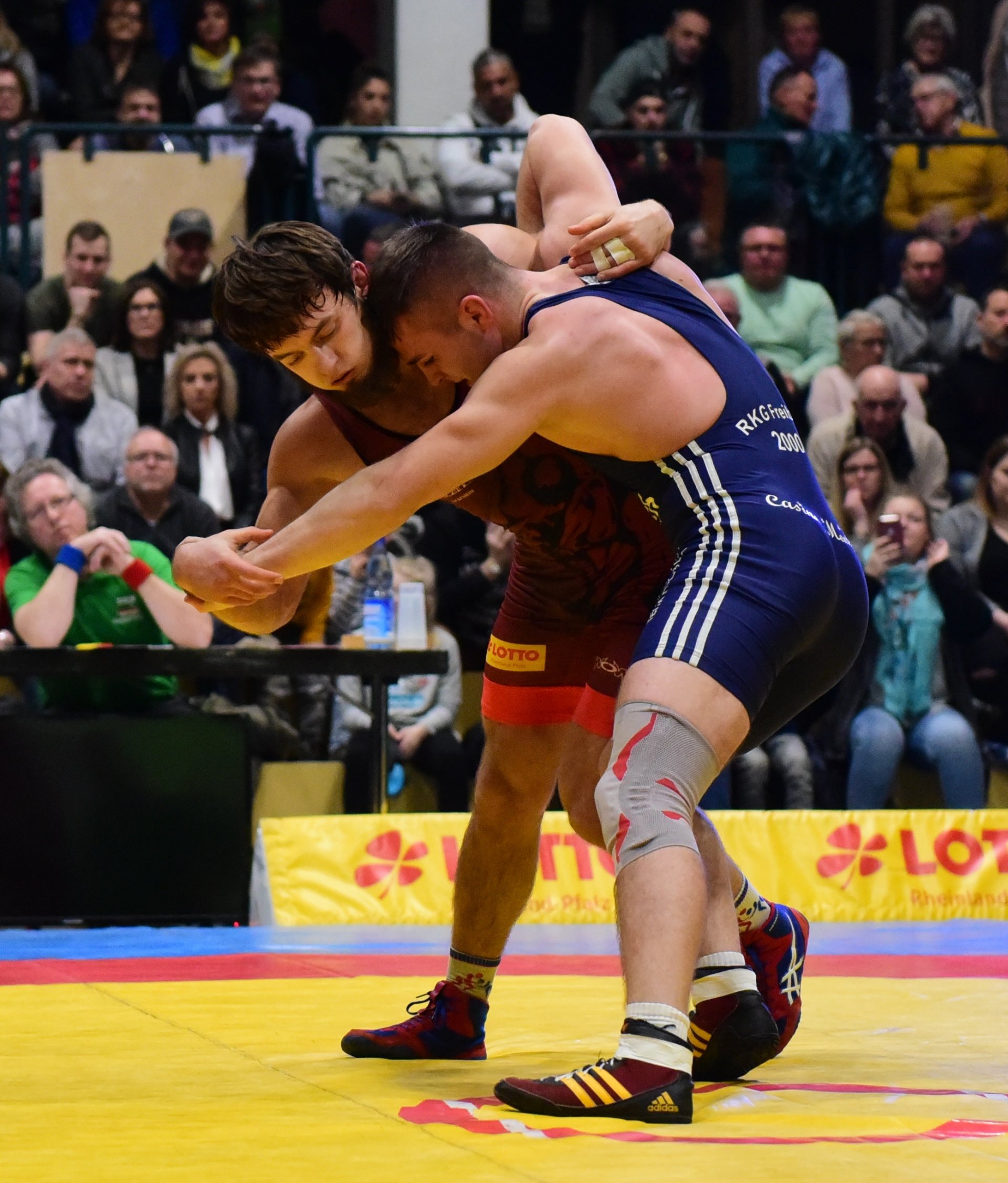 Im einzigen Kampf über die volle Distanz behielt Ruslan Kudrynets (l.) im 75-Kilo-Greco gegen Marc Fischer mit 8:0 klar die Oberhand,