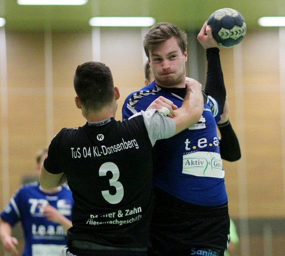 Durchsetzen mussten Sören Dübal und seine Mitspieler der Sportfreunde Budenheim sich gegen Aufsteiger TuS Dansenberg II im Heimspiel zwar, doch das gelang im erste Heimspiel des Jahres problemlos. In der Pfalz könnte es am Sonntag schwieriger werden.