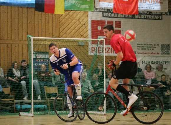 Steht vor seinem Bundesligadebüt: Jonas Gebhard (l.).