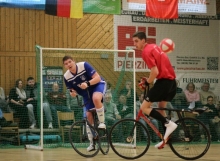 Steht vor seinem Bundesligadebüt: Jonas Gebhard (l.).