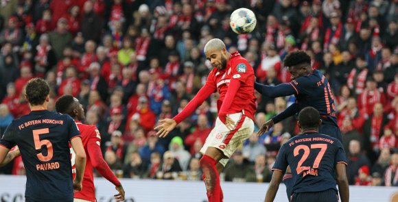 Jeremiah St. Juste (M.) machte gegen den FC Bayern nicht nur wegen seines Treffers zum 1:3 eine starke Partie.