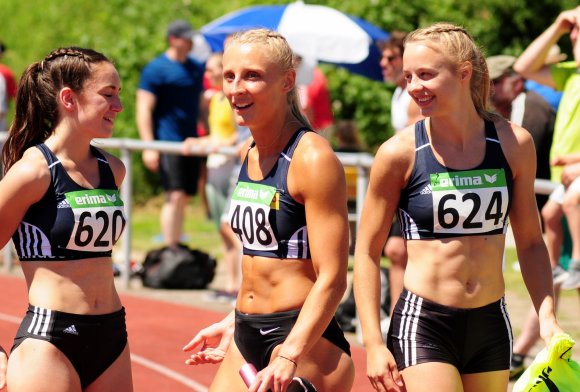 Im vorigen Sommer weilte Lena Neunecker (M.) noch als Gast bei ihrem Heimatverein, jetzt ist sie aus Potsdam zum USC Mainz zurückgekehrt. In Sindelfingen sprang sie für Gianina Gartmann (r.) über 4x200 Meter ein und wurdewie auch über 4x400 Meter unter anderem mit Cathrin Wicke (l.) Dritte.