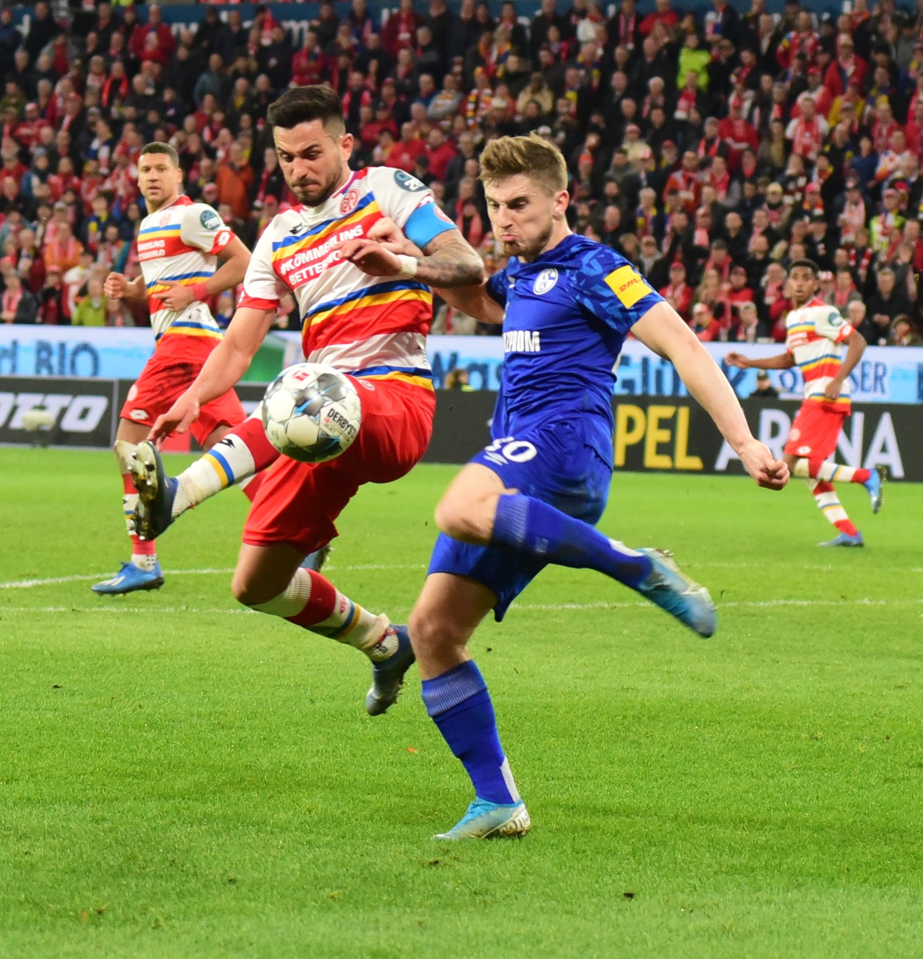 Beackerte gemeinsam mit Leandro Barreiro das defensive Mittelfeld: Kapitän Danny Latza (l.)...