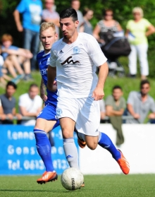 Das Nasenbein lädiert, eine längere Zwangspause droht: Arif Güclü musste beim Spiel in Burgbrohl schon nach zehn Minuten dem späteren Siegtorschützen Nicolas Tasch Platz machen. Tasch ereilte später ein ähnliches Schicksal - die Schulter. 