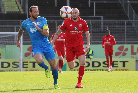 Drei Tore und ein Platzverweis: Simon Brandstetter (r.) schoss die U23 zum Sieg und verschaffte sich ein freies nächstes Wochenende.